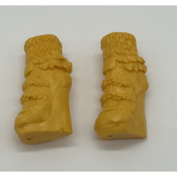 Monster High Doll Clawdeen Wolf Boo York Yellow Golden Shoes Heels Boots - Picture 3 of 3
